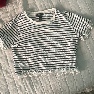 Size small forever 21 crop top. Cute and comfortable